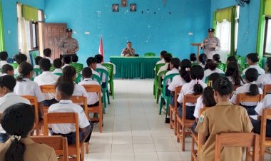 Sat-Binmas-Polres-TTS-Berikan-Pembinaan-di-SMP-Kristen-2-Soe