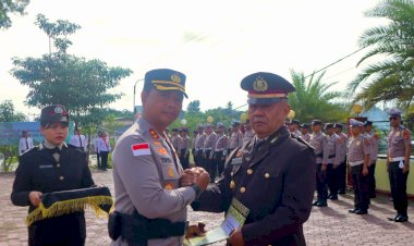 Kapolres-TTS-Pimpin-Upacara-Penghargaan-Personel-Berprestasi-dan-Wisuda-Purnabakti