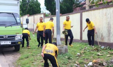 Aksi-Pungut-Sampah,- Polres-TTS-Ciptakan-Lingkungan-Yang-Asri