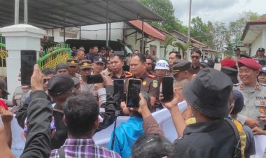 Pengamanan-Aksi-Damai-Di-Kejari-TTS,-Polres-TTS-Wujudkan-Polri-Yang-Presisi-Humanis-&-Profesional