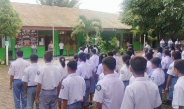 Komitmen-Dalam-Membina-Generasi-Muda,- Setiap-Senin-Polres-TTS-Kerahkan-Personel-Jadi-Irup-di-Sekolah-Sekolah