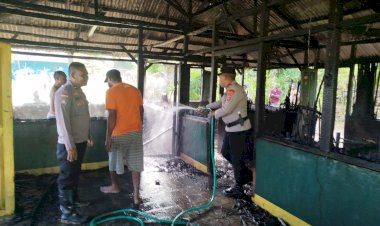 Kebakaran-Rumah-di-Desa-Nobi-Nobi,-Polsek-Amanuban-Tengah-Gerak-Cepat-Padamkan-Api