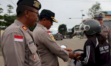 Pererat-Silaturahmi,-Polres-TTS-Bagikan-Takjil-Gratis-di-Bulan-Suci-Ramadhan