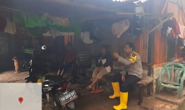 Antisipasi-Bencana,-Bhabinkamtibmas-Pol-Kota-Soe--Polres-TTS-Ingatkan-Warga-Desa-Kuatae-Waspada-Longsor