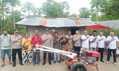 Perkuat-Sinergi-:-Kapolres-TTS-Sambangi-Tokoh-Masyarakat-Besipae-dan-Serahkan-Bantuan-Traktor-untuk-Petani