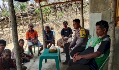 Beri-Himbauan-Kamtibmas,-Bhabinkamtibmas-Desa-Naukae,-Kec.-Kuatnana-Lasanakan-Sambang-ke-Masyarakat