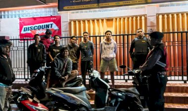 Patroli-Malam,-Polres-TTS-Beri-Rasa-Aman-dan-Nyaman-Kepada-Masyarakat-Kota-Soe