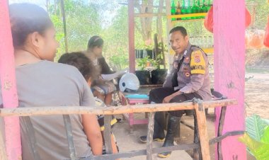 Cegah-TPPO,-Bhabinkamtibmas-Mollo-Tengah-Sambangi-Warga-Desa-Oelekam-Berikan-Imbauan-Kamtibmas