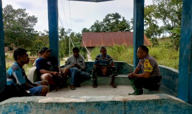 Pererat-Silaturahmi,-Bhabinkamtibmas-Kot’olin-Ajak-Warga-Desa-Panite-Jaga-Kamtibmas