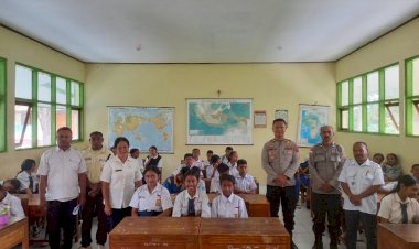 Polsek-Mollo-Selatan-Sambangi-SMP-Siso:-Sosialisasi-Anti-Perundungan-dan-Bahaya-Pergaulan-Bebas