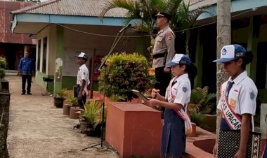 Kasat-Binmas-Polres-TTS-Jadi-Inspektur-Upacara,-Tanamkan-Karakter-dan-Kesadaran-Hukum-di-SMP-Negeri-3-Soe