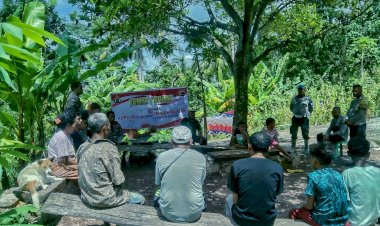 Bangun-Komunikasi-dengan-Warga-Saenam,-Polsek-Amanatun-Selatan-Laksanakan-Jumat-Curhat-untuk-Serap-Aspirasi-Kamtibmas