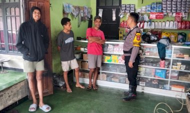 Bhabinkamtibmas-Desa-Oeekam-Ajak-Warga-Jaga-Kamtibmas-Dilingkungan-Tempat-Tinggal