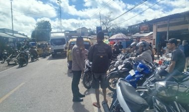 Sasar-Pangkalan-Ojek-Pasar-Niki-Niki,-Bhabinkamtibmas-Polsek-Amanuban-Tengah-Sosialisasikan-Tertib-Lalu-Lintas