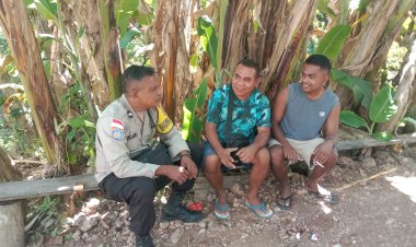 Sambangi-Warga-Desa-Sanbet,-Bhabinkamtibmas-Kecamatan-Toianas-Himbau-Pencegahan-TPPO-hingga-Larangan-Judi-dan-Miras
