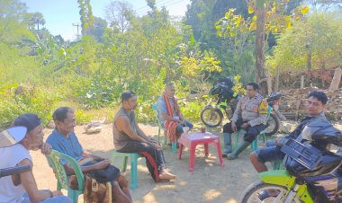 Patroli-di-Desa-Besana,-Bhabinkamtibmas-Kecamatan-Mollo-Barat,-Polsek-Mollo-Selatan-Sampaikan-Imbauan-Kamtibmas-Terpadu