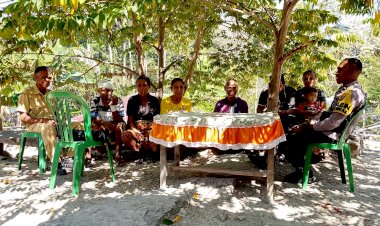 Gencarkan-Patroli-di-Dusun-II-Fatumnasi,-Bhabinkamtibmas-Polsek-Noebana-Sosialisasikan-Pencegahan-TPPO-dan-Perjudian