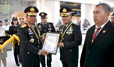 Kapolda-NTT-Berikan-Penghargaan-kepada-Personel-dan-Tokoh-Berprestasi,-Wujud-Apresiasi-atas-Dedikasi-bagi-Institusi-dan-Masyarakat