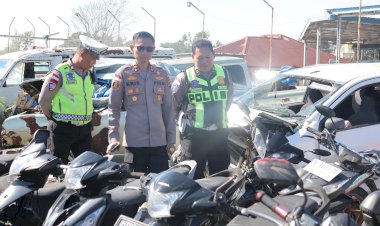 Pastikan-Pelayanan-Transparan,-Kapolres-TTS-Cek-Barang-Bukti-Laka-Lantas-dan-Tegaskan-Pengembalian-Gratis