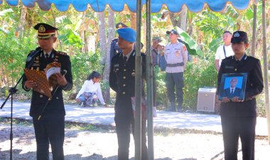 Polres-TTS-Gelar-Upacara-Pemakaman-Dinas-Penghormatan-Terakhir-untuk-Almarhum--ASN-Pengda--Nithanel-Bantaika.