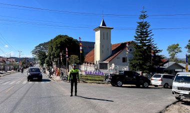 Satlantas-Polres-TTS-Laksanakan-Patroli-Preventif-di-Tempat-Ibadah-dan-Titik-Rawan-Macet-Kota-Soe