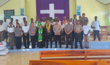 Ikuti-Ibadah-Minggu-di-Gereja-Sontetus-Oetene,-Kapolres-TTS-Tegaskan-Komitmen-