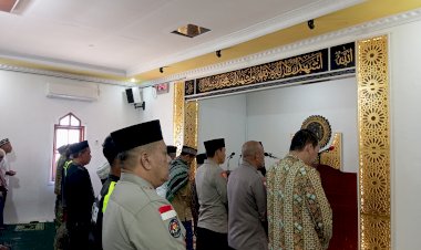 POLRES-TTS-GELAR-SHOLAT-GHAIB-DAN-DOA-ISTIGHOSAH-UNTUK-KORBAN-GEMPA-FLORES-DI-MASJID-MT.-AL-RASYID