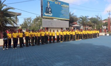 PERKUAT-FISIK-DAN-SAPA-WARGA,-PERSONEL-POLRES-TTS-OLAH-RAGA-PAGI-JALAN-KAKI-KELILING-KOTA-SOE