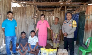 Peduli-Warga-Kurang-Mampu,-Kapolsek-Batu-Putih-Salurkan-Bantuan-kepada-Keluarga-Markus-Tuke