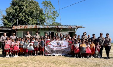 Semarak-HUT-Polwan-ke-78,-Polwan-Polres-TTS-Salurkan-Bantuan-Perlengkapan-Sekolah-untuk-Siswa-SD-Negeri-Besao