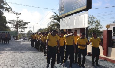 Jaga-Kebugaran-dan-Kebersihan-Lingkungan,-Personel-Polres-TTS-Gelar-Olahraga-Bersama-dan-Kurve-Lingkungan-Polres-TTS.
