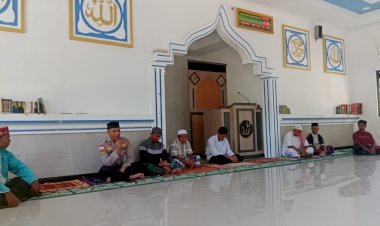 Jumat-Keliling-di-Masjid-Nur-Somad,-Kapolsek-Amanuban-Selatan-Ajak-Jamaah-Jaga-Kamtibmas