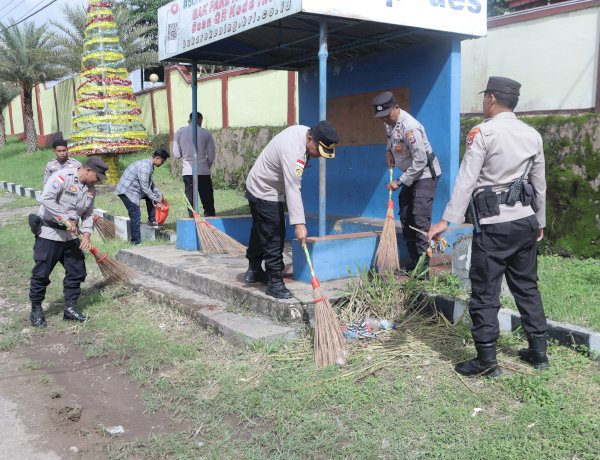 Dukung Program Rabu Putih Pemda TTS, Polres TTS Laksanakan Pembersihan Sampah
