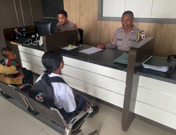 Polisi Sahabat Anak, Anak SMP Lapor SPKT Polres TTS, Minta Bantuan Pamapta Antar Pulang ke Rumah