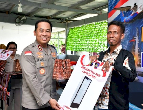 Kapolda NTT Salurkan Bantuan Sosial bagi Penyandang Disabilitas di Acara “Polri untuk Masyarakat”
