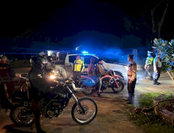 Demi kamtibmas, Gelar Patroli Malam Polres TTS , Bubarkan Pemuda Yang Nongkrong Hingga Larut Malam