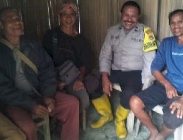 Senyum dan Sapa: Bhabinkamtibmas Polsek Kie - Polres TTS Selalu Hadir di Tengah Masyarakat Demi Kamtibmas