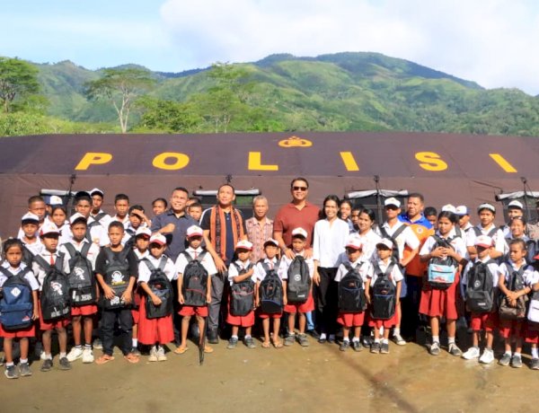 Wakapolda NTT Tinjau SMP Negeri 48 Sa Ate Gaikiu, Dirikan Tenda Darurat dan Salurkan Bantuan Pendidikan