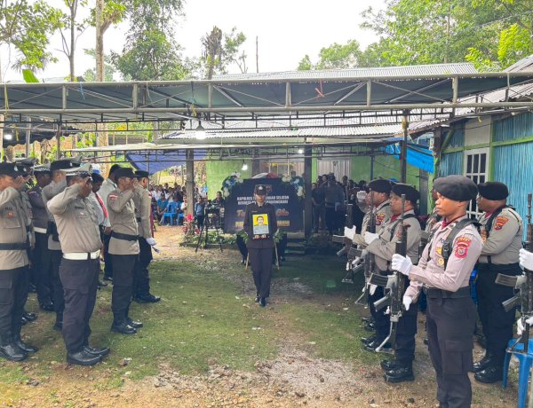 Bentuk Penghormatan Terakhir, Polres TTS -Polda NTT Gelar Upacara Pemakaman Secara  Kedinasan Polri  Terhadap Purnawirawan Polri