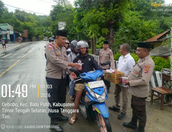 Wujud Kepedulian di Bulan Suci Ramadhan: Polsek Batu Putih Bagikan Takjil dan Bansos untuk Warga