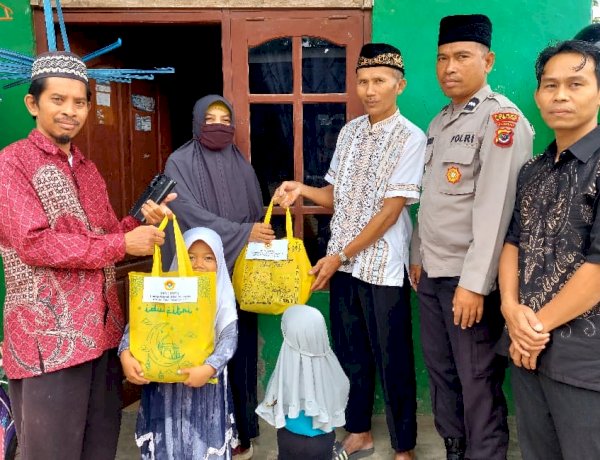 Peduli Sesama, Satbinmas Polres TTS Bersama Ormas Berikan Bantuan Kepada Kaum Dhuafa di Kota Soe