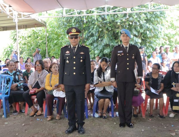 Bentuk Penghormatan Terakhir, Polres TTS Gelar Upacara Pemakaman Secara Kedinasan Terhadap Purnawirawan ASN Polri