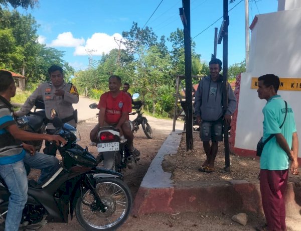 Cegah Gangguan Kamtibmas, Bhabinkamtibmas Polsek Ki'e Laksanakan Patroli di Desa Napi, Kec. Kie