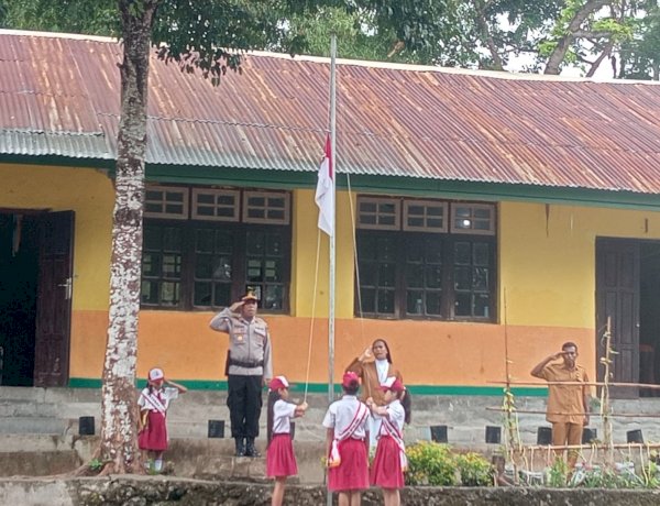 Kapolsek Amanuban Tengah Pimpin Upacara Bendera di SDK Yaswari Niki - Niki, Tanamkan Rasa Cinta Tanah Air dan Disiplin