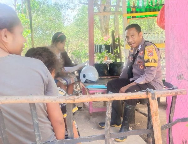 Cegah TPPO, Bhabinkamtibmas Mollo Tengah Sambangi Warga Desa Oelekam Berikan Imbauan Kamtibmas