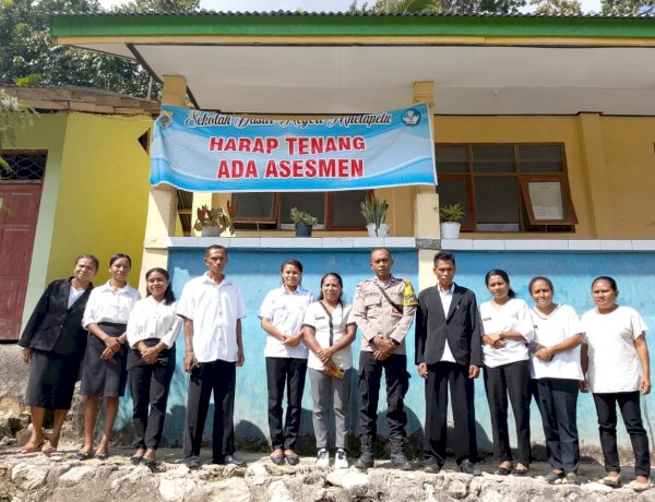 Bhabinkamtibmas Noebana Monitoring Pelaksanaan Ujian di SD Negeri Mnela Petu, Ajak Sinergi Jaga Kamtibmas di Lingkungan Sekolah