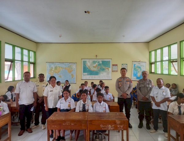 Polsek Mollo Selatan Sambangi SMP Siso: Sosialisasi Anti-Perundungan dan Bahaya Pergaulan Bebas