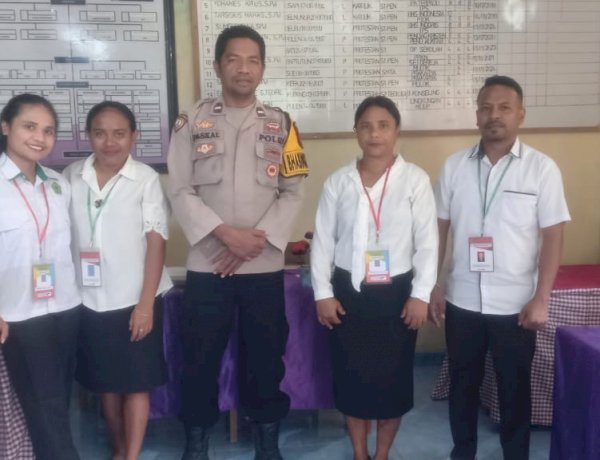 Bhabinkamtibmas Kecamatan Polen Lakukan Monitoring Ujian PSAJ di SMP Solafide Polen
