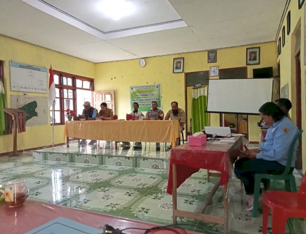 Hadiri Musyawara Pra-Kegiatan Pembangunan Desa Sopo, Bhabinkamtibmas Ingatkan Warga Waspada Curanmor dan Pencurian Ternak