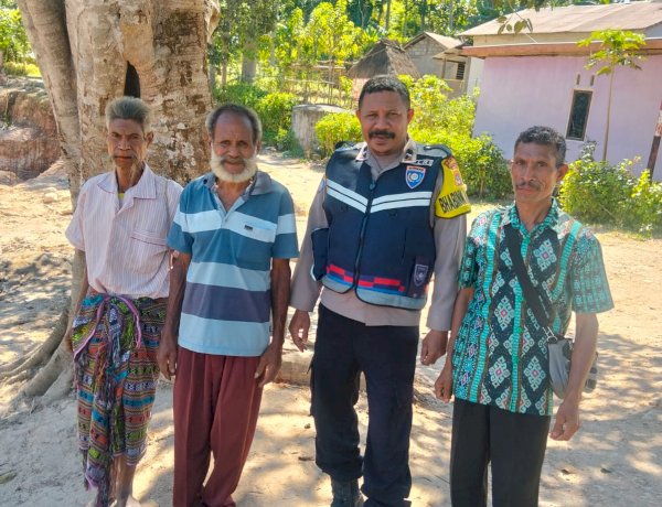 Bhabinkamtibmas Desa Oenai Patroli dan Sampaikan Himbauan Kamtibmas